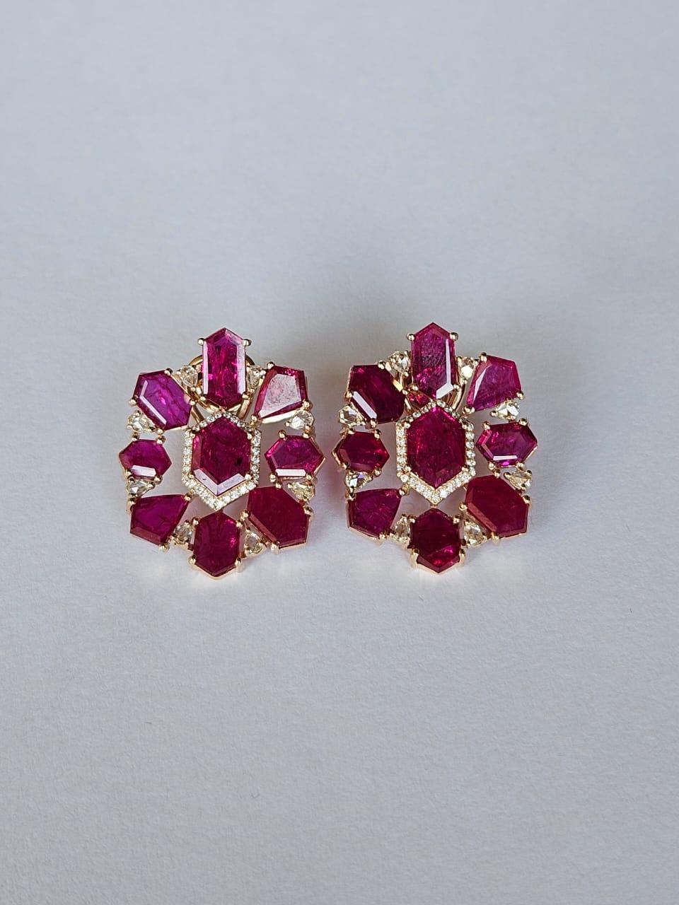 Set in 18K Gold, 21.78 carats, natural Mozambique Ruby & Diamonds Stud Earrings In New Condition In Hong Kong, HK