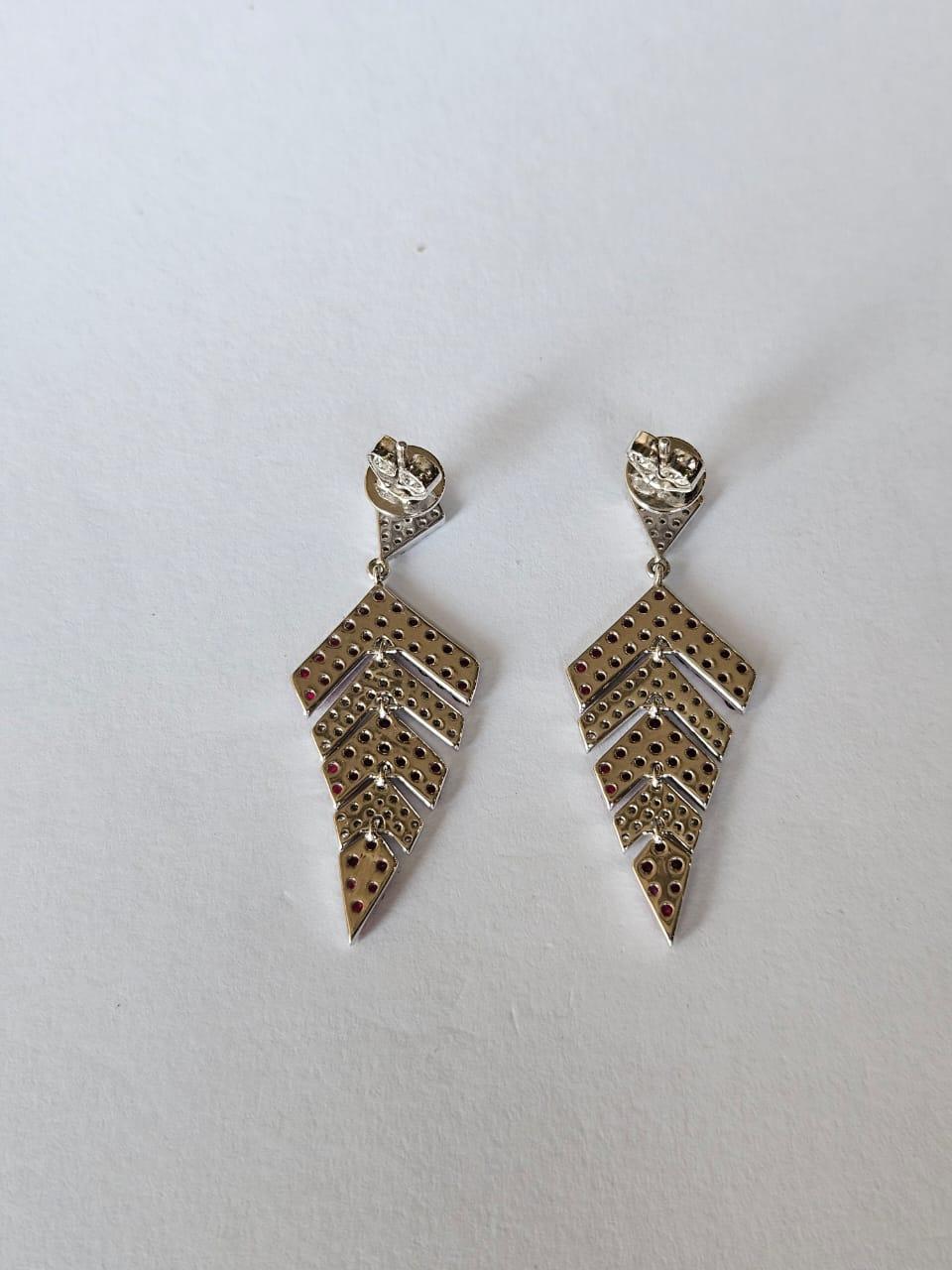 Set in 18K Gold, 2.18 carats Mozambique Rubies & Diamonds Chandelier Earrings For Sale 1