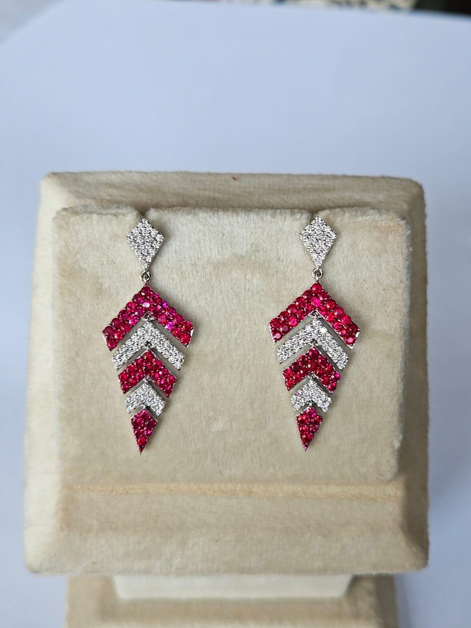 Set in 18K Gold, 2.18 carats Mozambique Rubies & Diamonds Chandelier Earrings For Sale 3