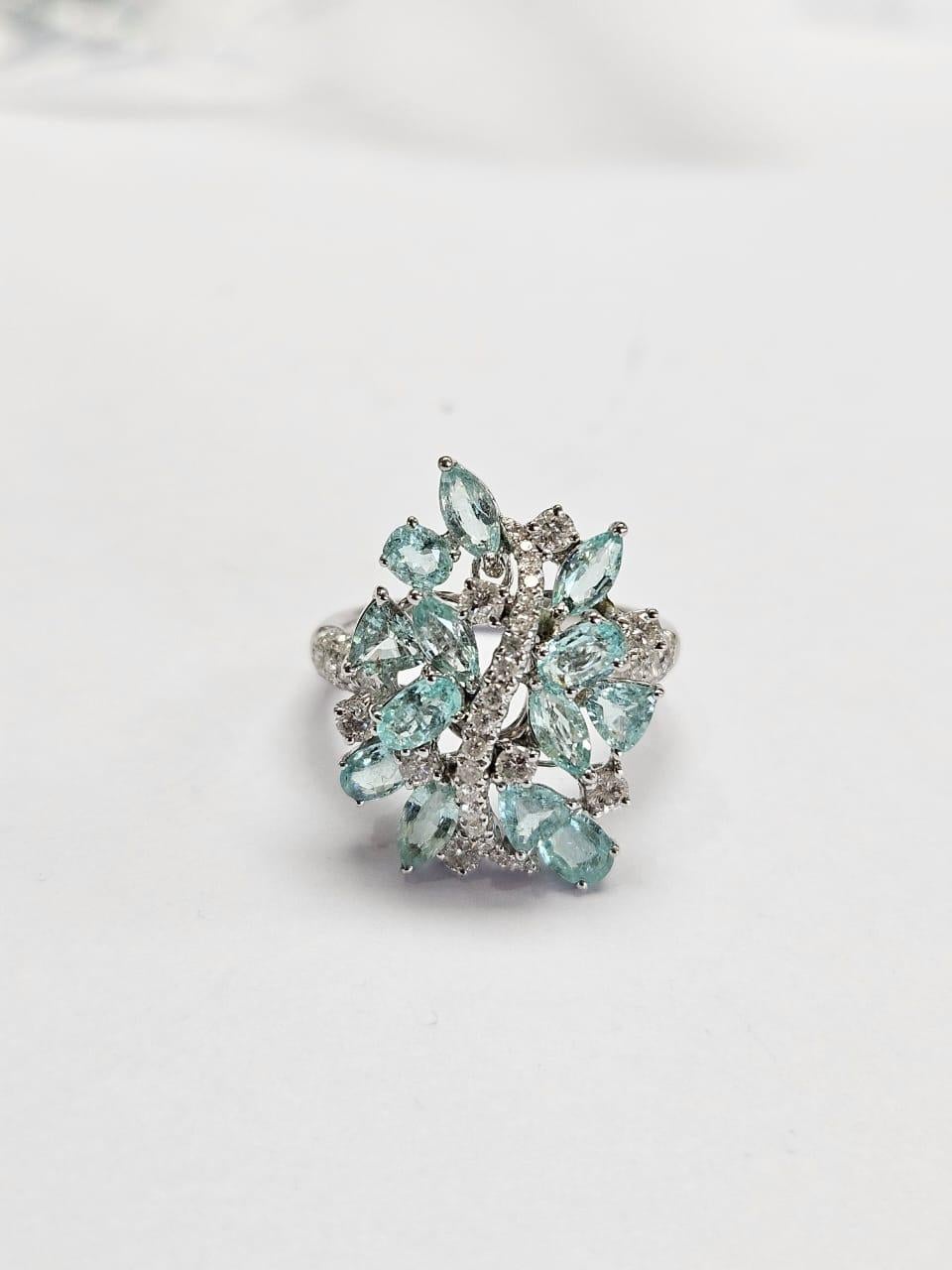 Bague de fiançailles en or 18 carats, 2,21 carats Tourmalines Paraiba et Diamants Neuf - En vente à Hong Kong, HK