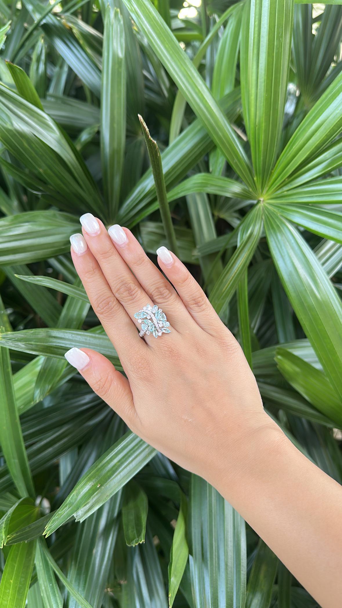 Bague de fiançailles en or 18 carats, 2,21 carats Tourmalines Paraiba et Diamants en vente 1