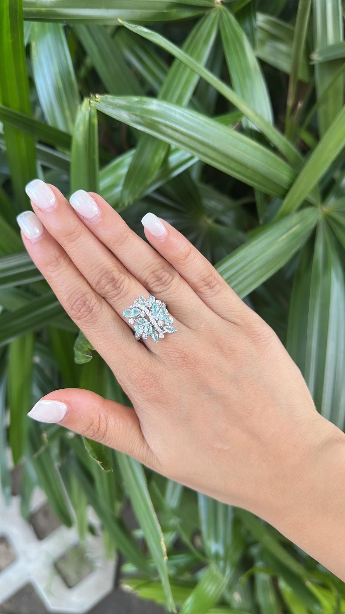 Bague de fiançailles en or 18 carats, 2,21 carats Tourmalines Paraiba et Diamants en vente 2