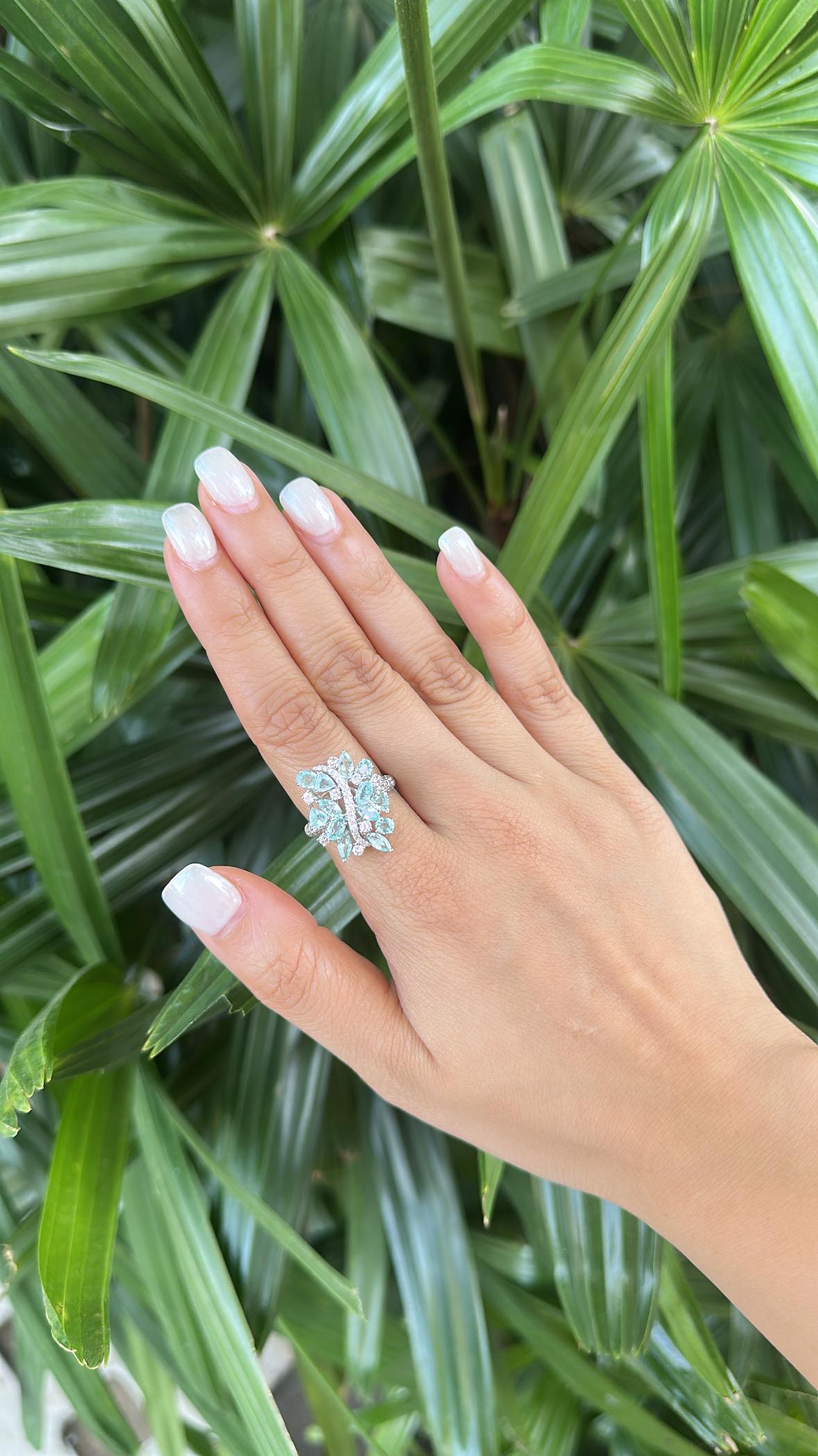 Bague de fiançailles en or 18 carats, 2,21 carats Tourmalines Paraiba et Diamants en vente 3