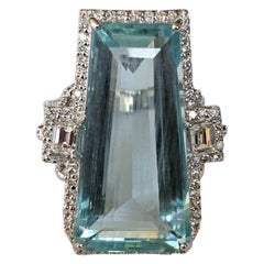 Anillo de Cóctel de Aguamarina Trapezoidal y Diamantes, engastado en oro de 18 quilates, 22,61 quilates