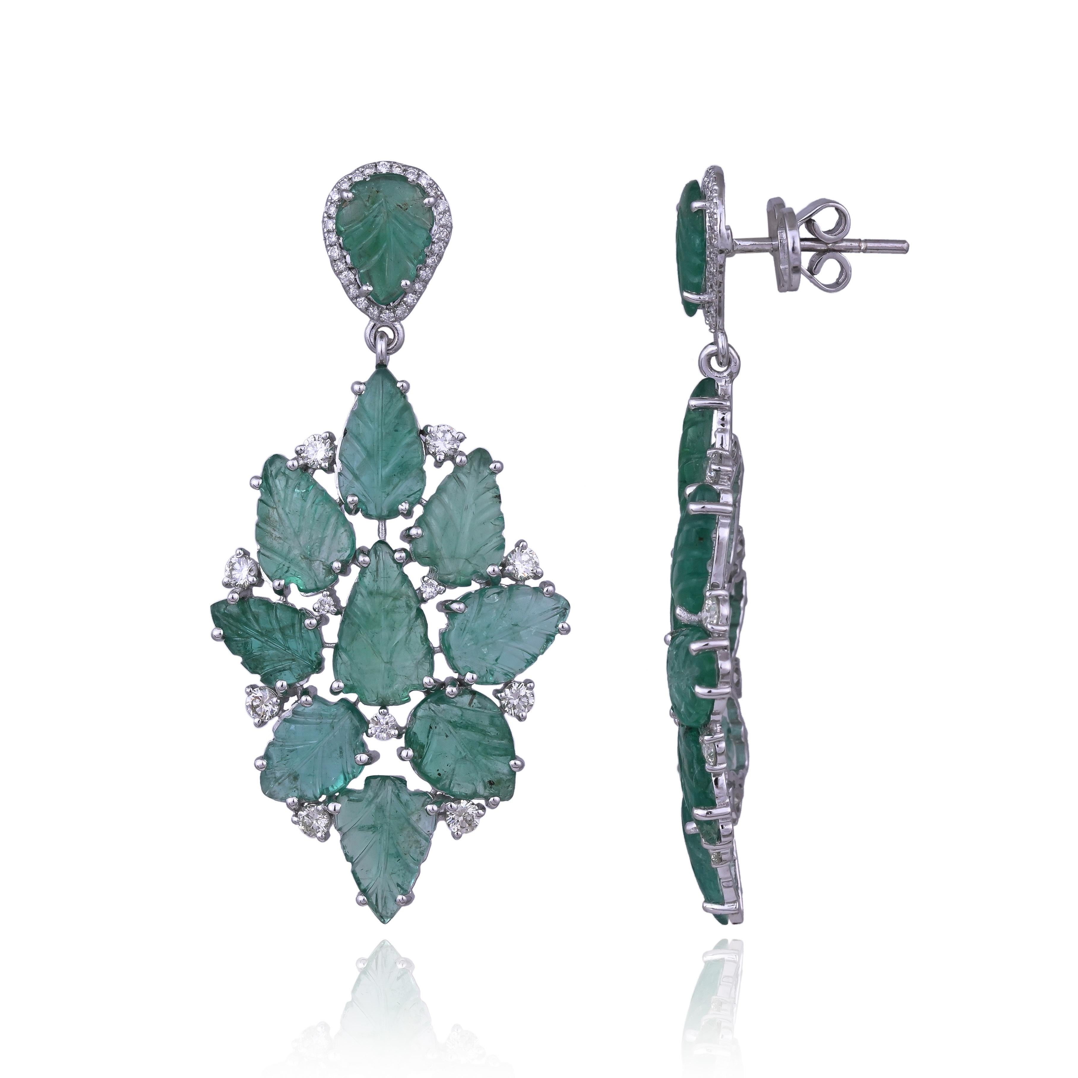 Neoclassico Orecchino pendente con smeraldi e diamanti dello Zambia, 22,98 carati, incastonati in oro 18K in vendita