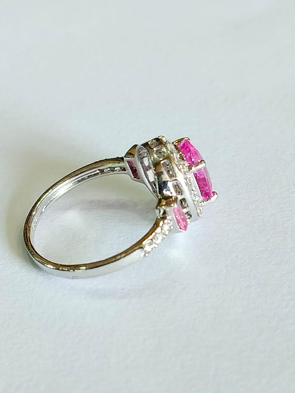 Set in 18K Gold, 2.32 carats, Ceylon Pink Sapphires & Diamonds Engagement Ring  In New Condition For Sale In Hong Kong, HK
