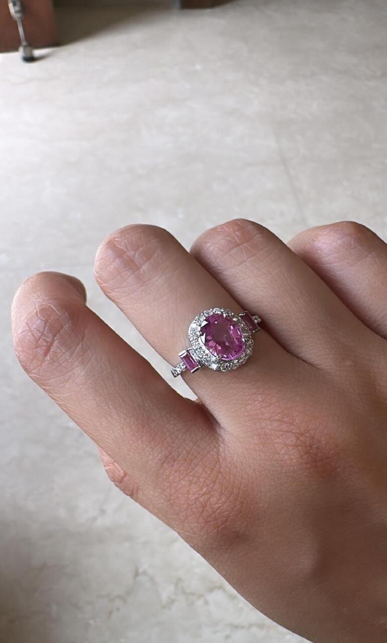 Set in 18K Gold, 2.32 carats, Ceylon Pink Sapphires & Diamonds Engagement Ring  For Sale 2