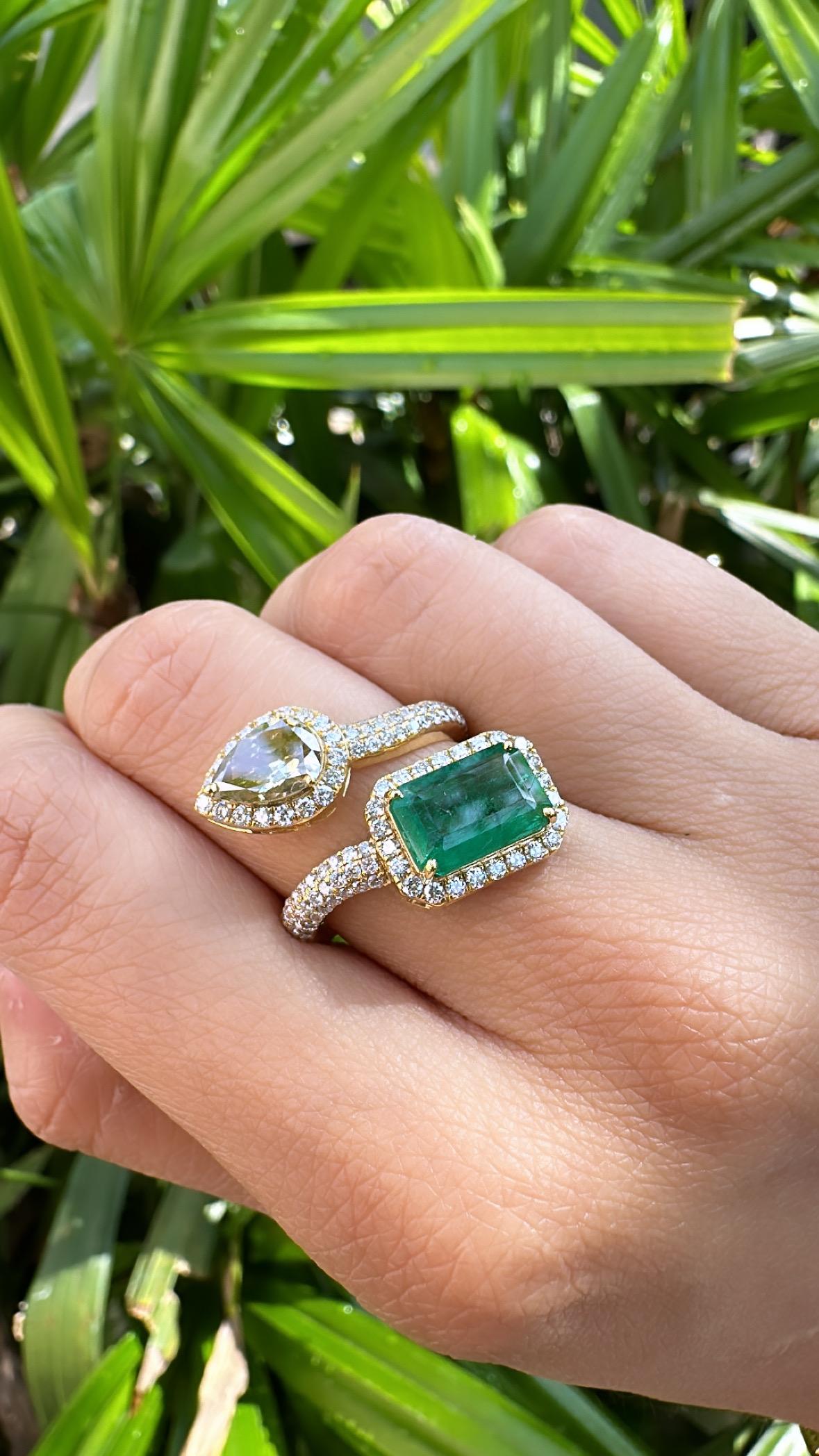 Women's or Men's Set in 18K Gold, 2.34 carats, natural Zambian Emerald & Diamonds Engagement Ring For Sale