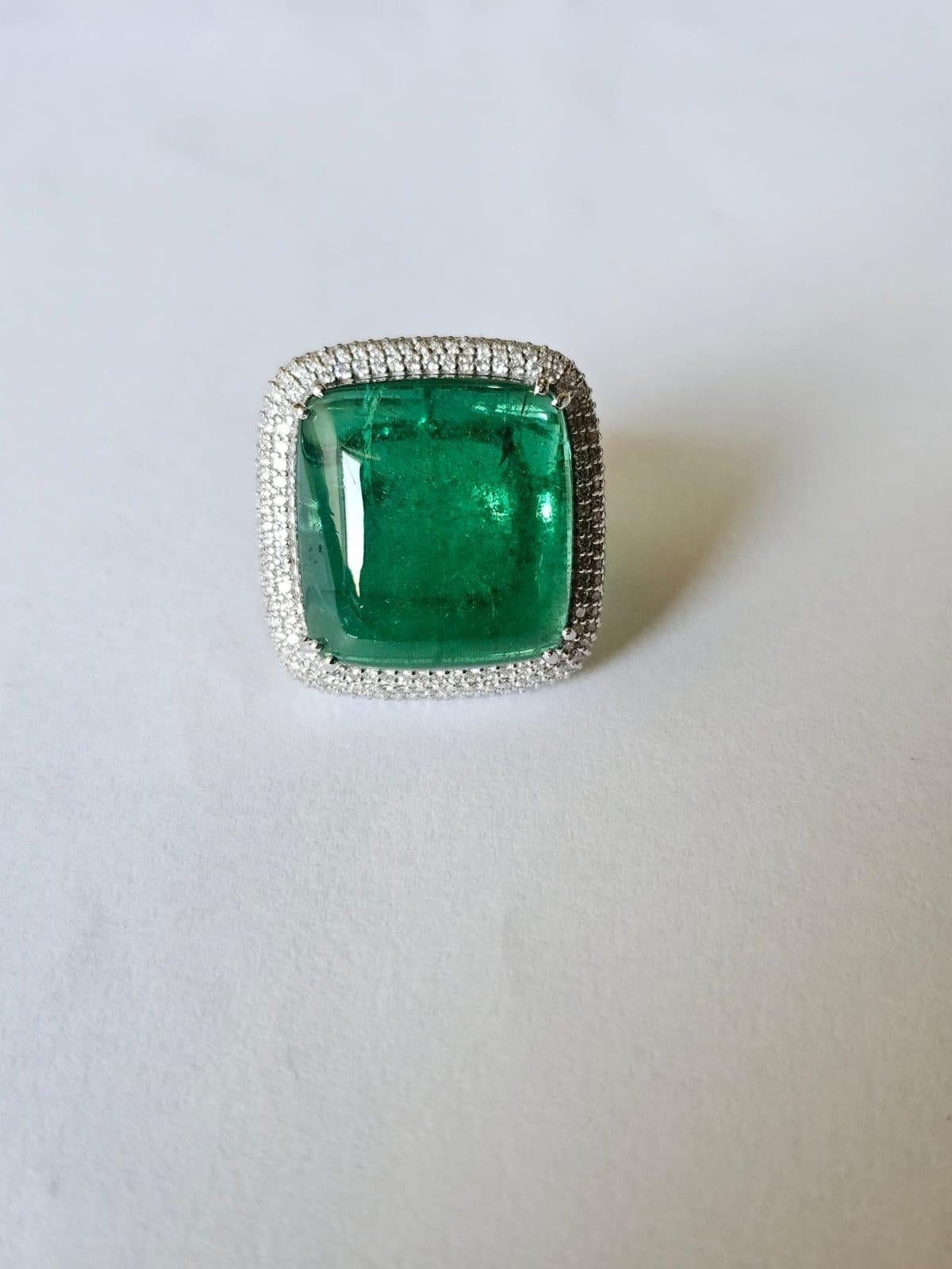 da uomo o donna Anello di fidanzamento in oro 18 carati, smeraldo dello Zambia cabochon e diamanti da 23,55 carati in vendita