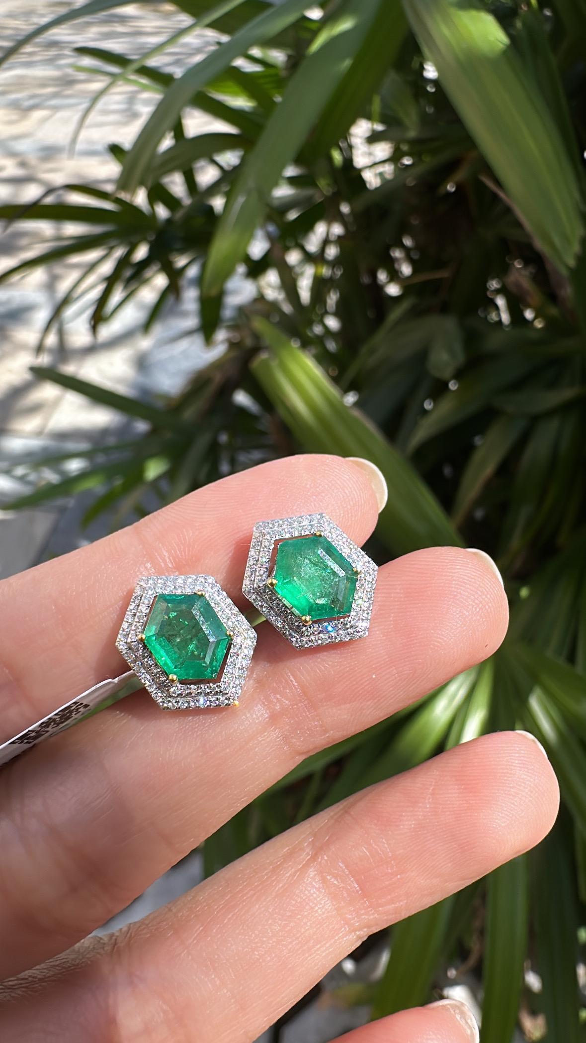 Set in 18K Gold, 2.42 carats, natural Zambian Emerald & Diamonds Stud Earrings For Sale 5