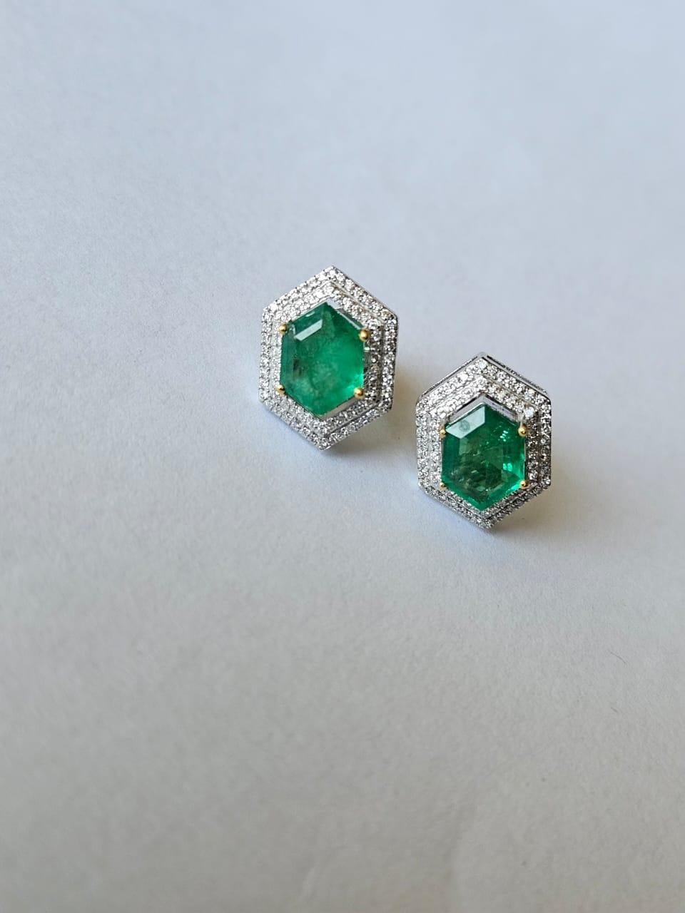 Set in 18K Gold, 2.42 carats, natural Zambian Emerald & Diamonds Stud Earrings For Sale 1