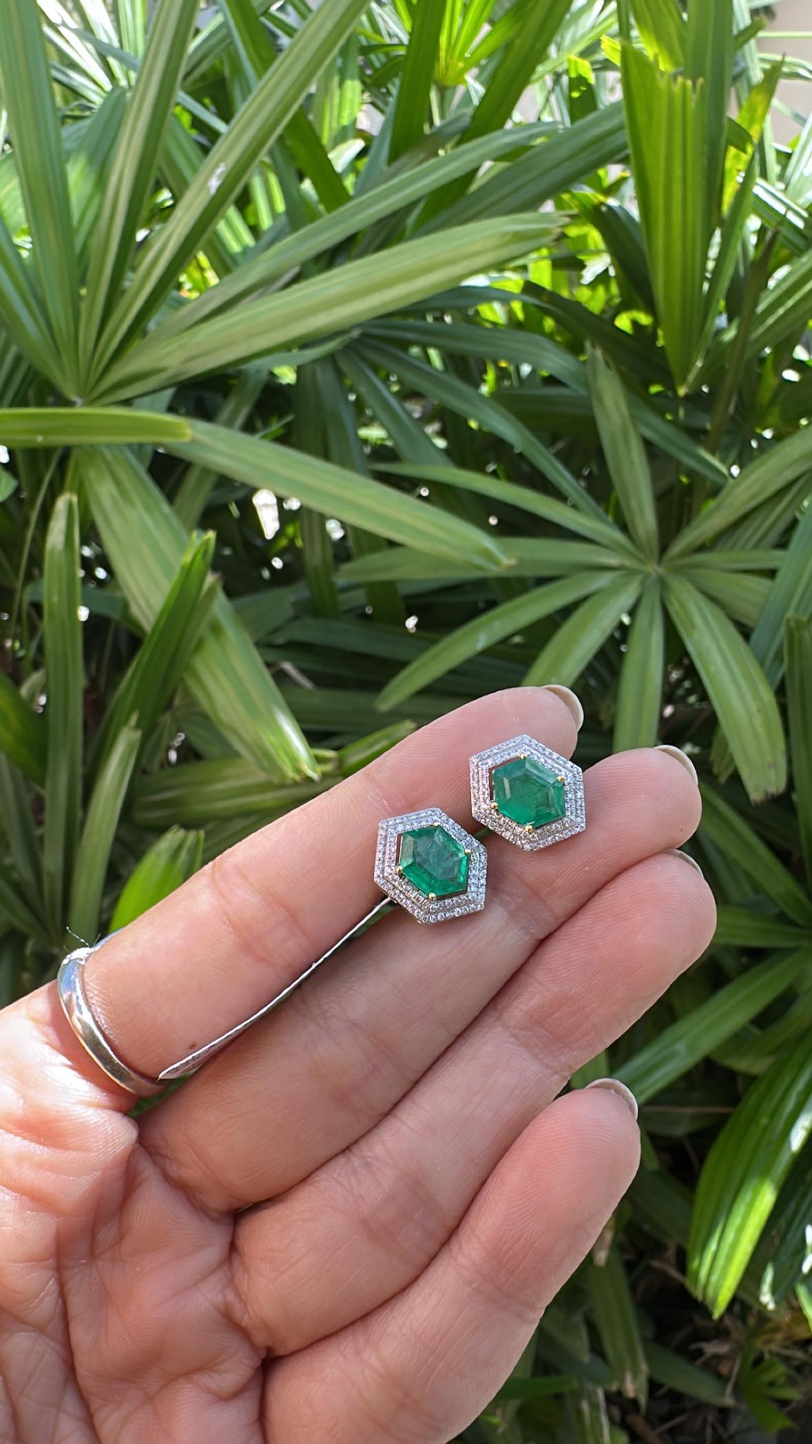 Set in 18K Gold, 2.42 carats, natural Zambian Emerald & Diamonds Stud Earrings For Sale 2