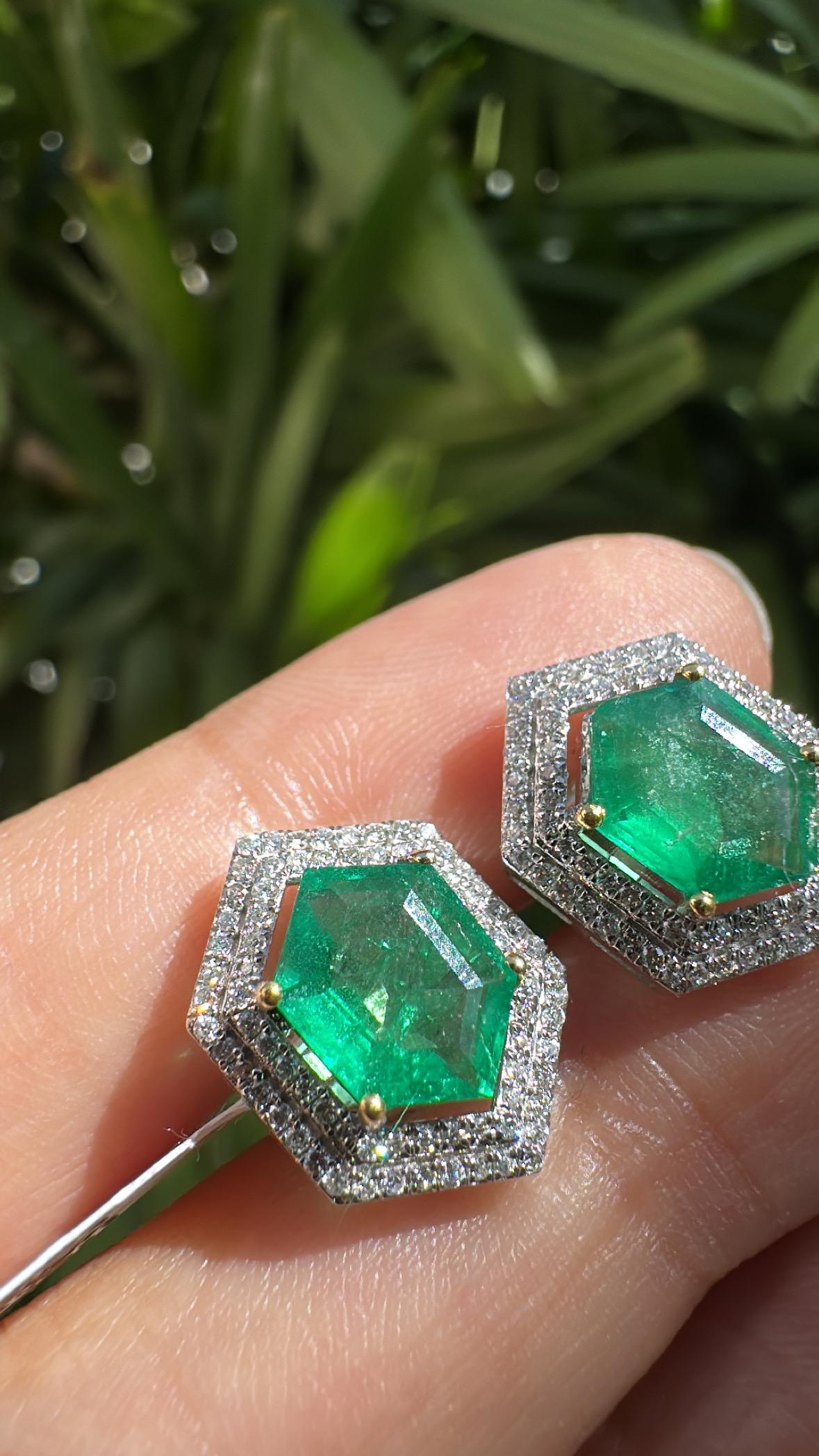 Set in 18K Gold, 2.42 carats, natural Zambian Emerald & Diamonds Stud Earrings For Sale 3