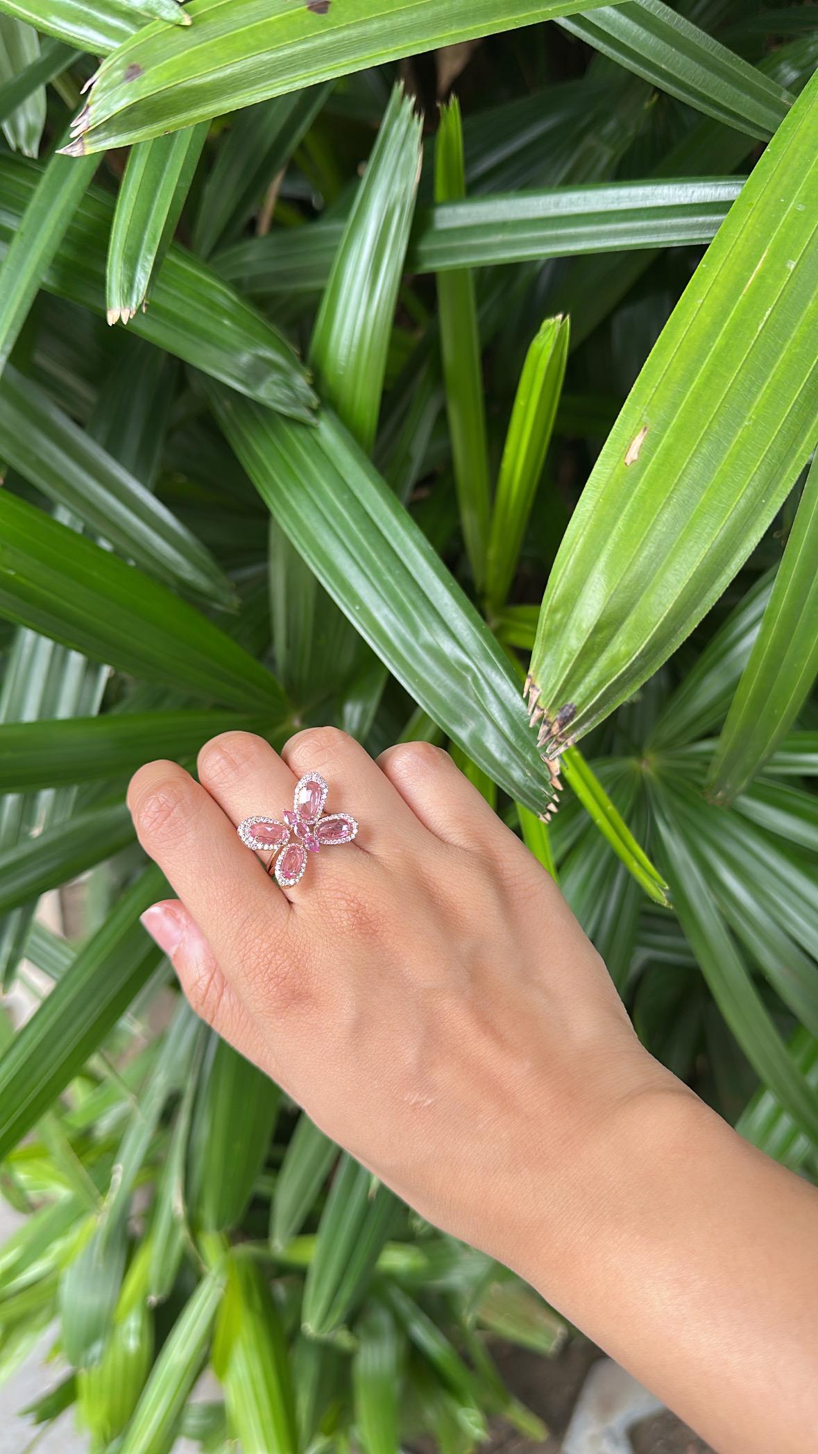 Bague de fiançailles en or 18 carats, 2,43 carats de saphirs roses de Ceylan et diamants en vente 4