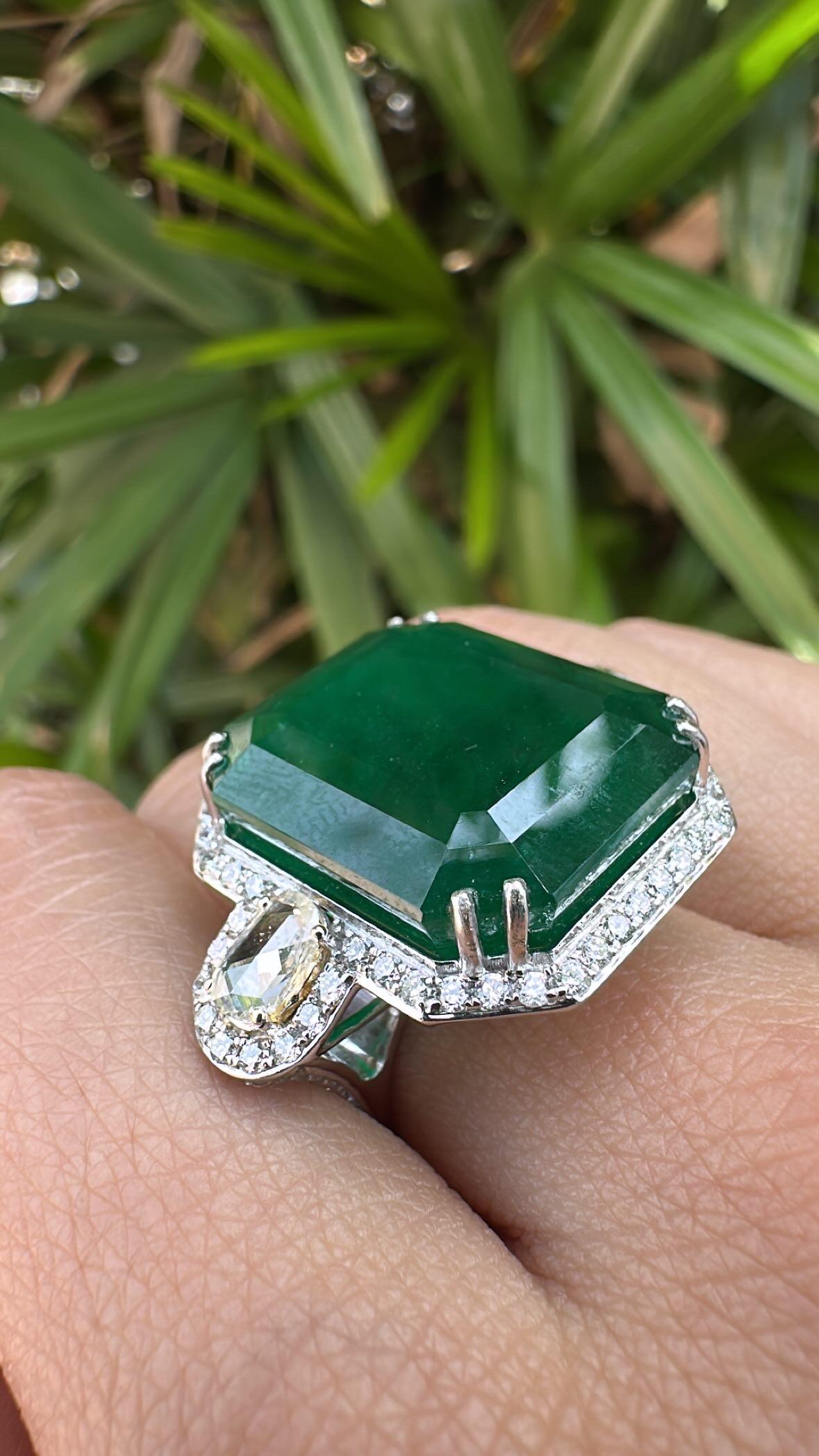 Set in 18K Gold, 24.51 carats Zambian Emerald & Rose Cut Diamond Engagement Ring For Sale 3