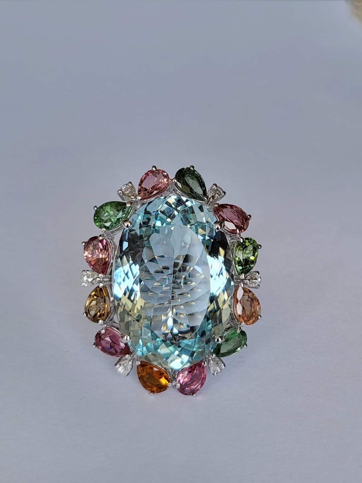 set in 18K Gold, 24.67 carats, Aquamarine, Tourmaline & Diamonds Cocktail Ring In New Condition For Sale In Hong Kong, HK