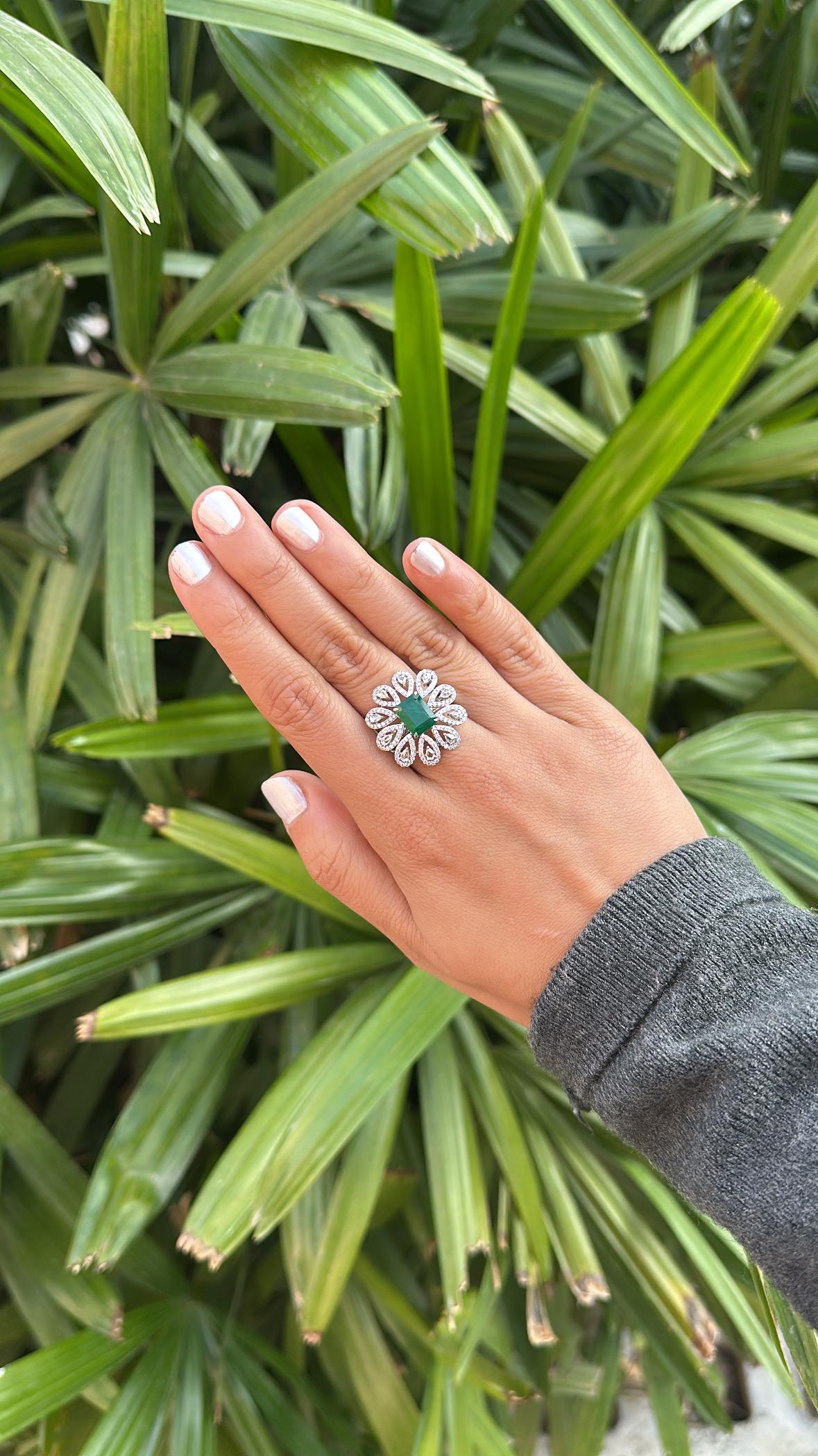 Ring aus 18 Karat Gold, 2,48 Karat, natürlichem sambischem Smaragd und Diamanten im Rosenschliff für Damen oder Herren im Angebot