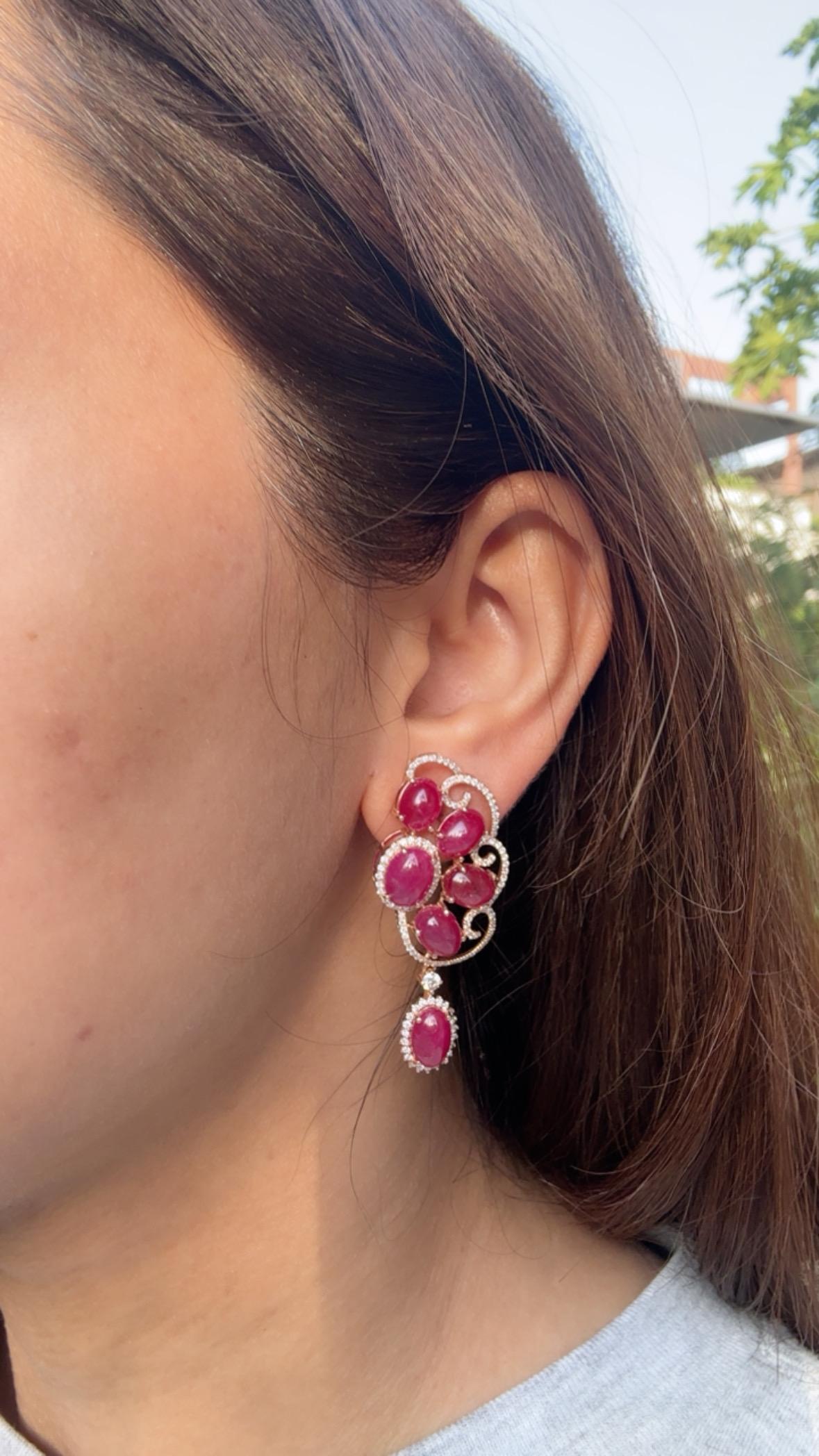 Orecchini pendenti in oro 18 carati, 24,87 carati, cabochon di rubino e diamanti in vendita 5