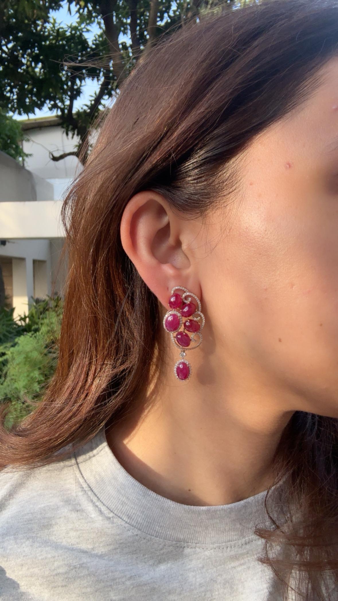 Orecchini pendenti in oro 18 carati, 24,87 carati, cabochon di rubino e diamanti in vendita 10