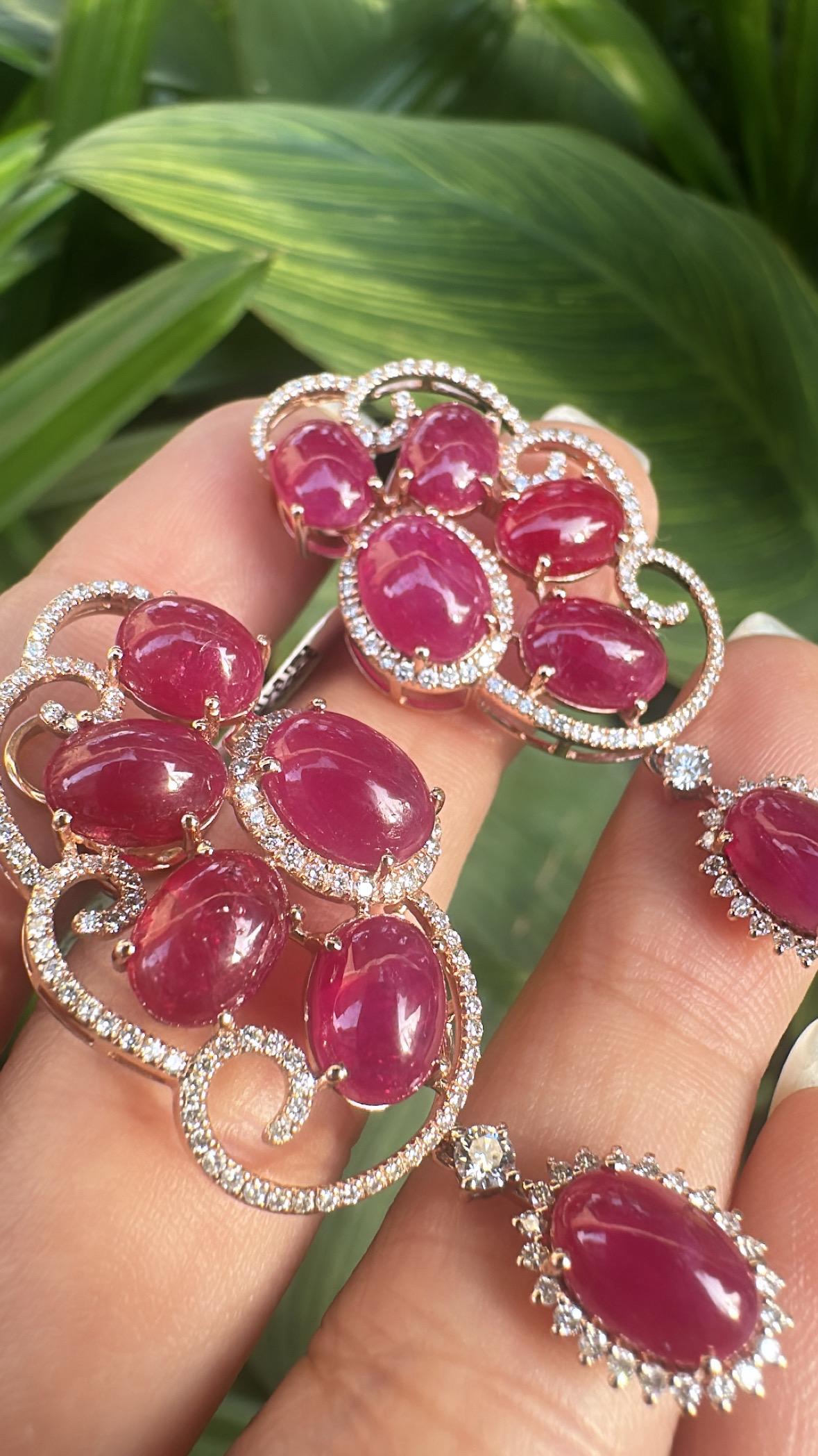 Orecchini pendenti in oro 18 carati, 24,87 carati, cabochon di rubino e diamanti in vendita 2
