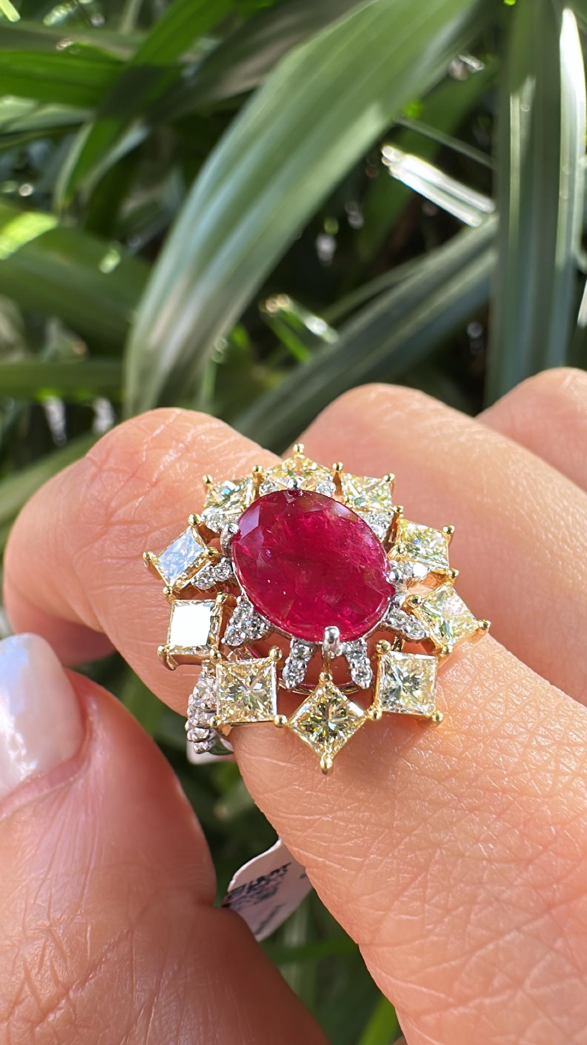 Verlobungsring aus 18 Karat Gold, 2,55 Karat, natürlicher Mosambik-Rubin und Diamanten im Angebot 1