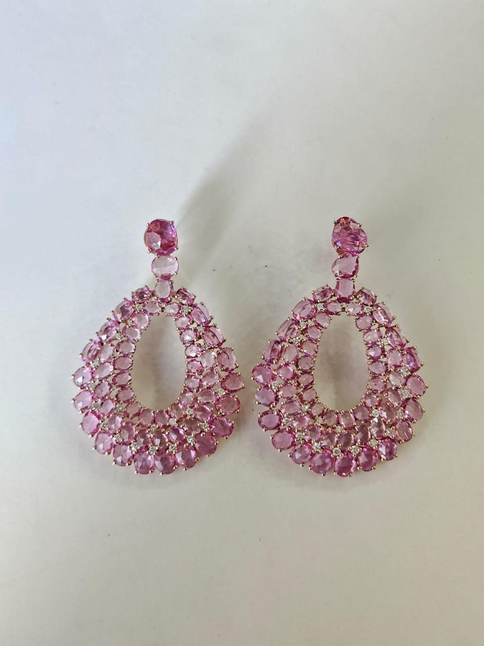 Orecchino lampadario in oro 18 carati, zaffiri rosa di Ceylon da 25,55 carati e diamanti In condizioni Nuovo in vendita a Hong Kong, HK