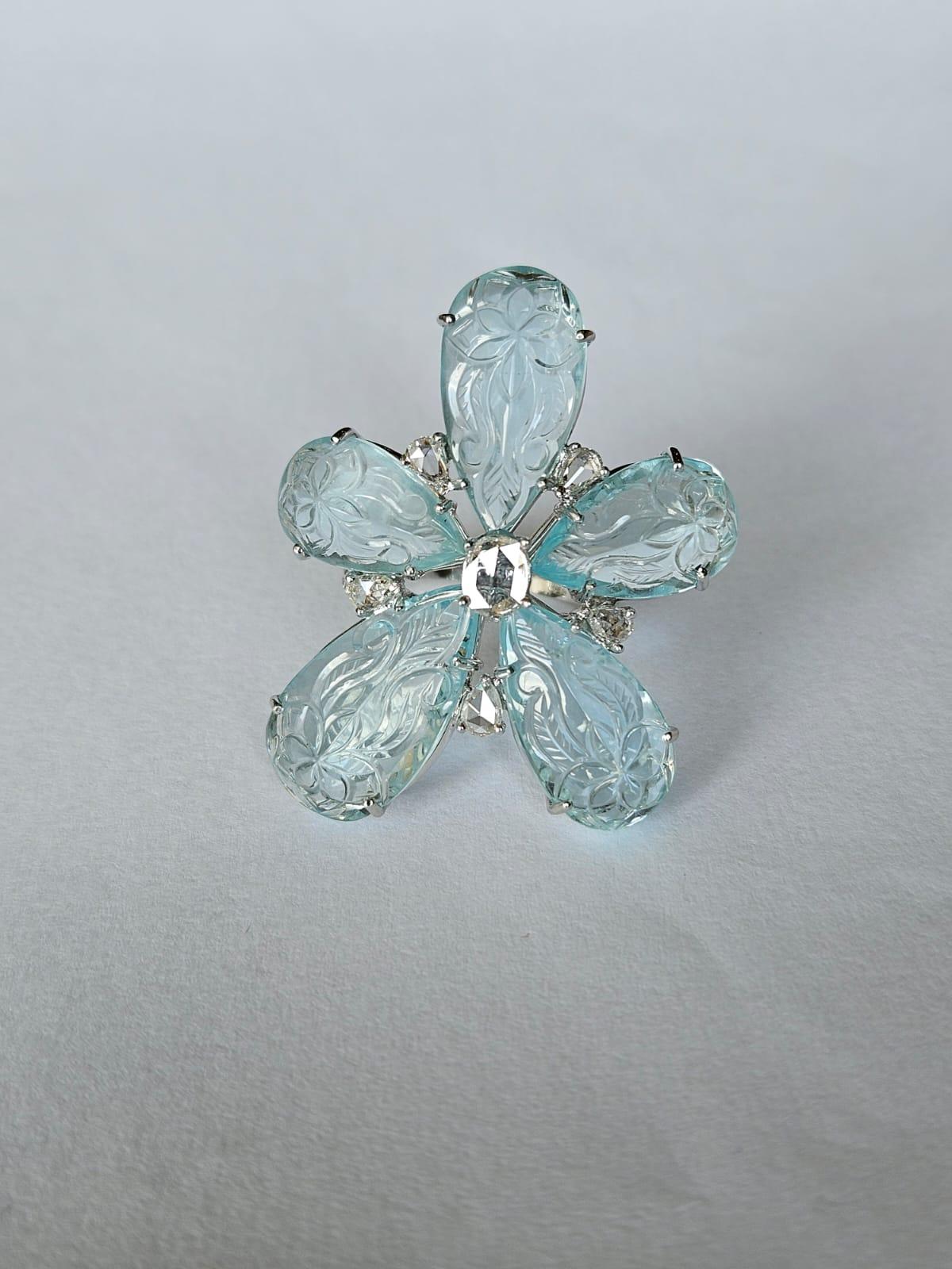 Set in 18K Gold, 25.88 carat, carved Aquamarine & Rose Cut Diamond Cocktail Ring In New Condition For Sale In Hong Kong, HK