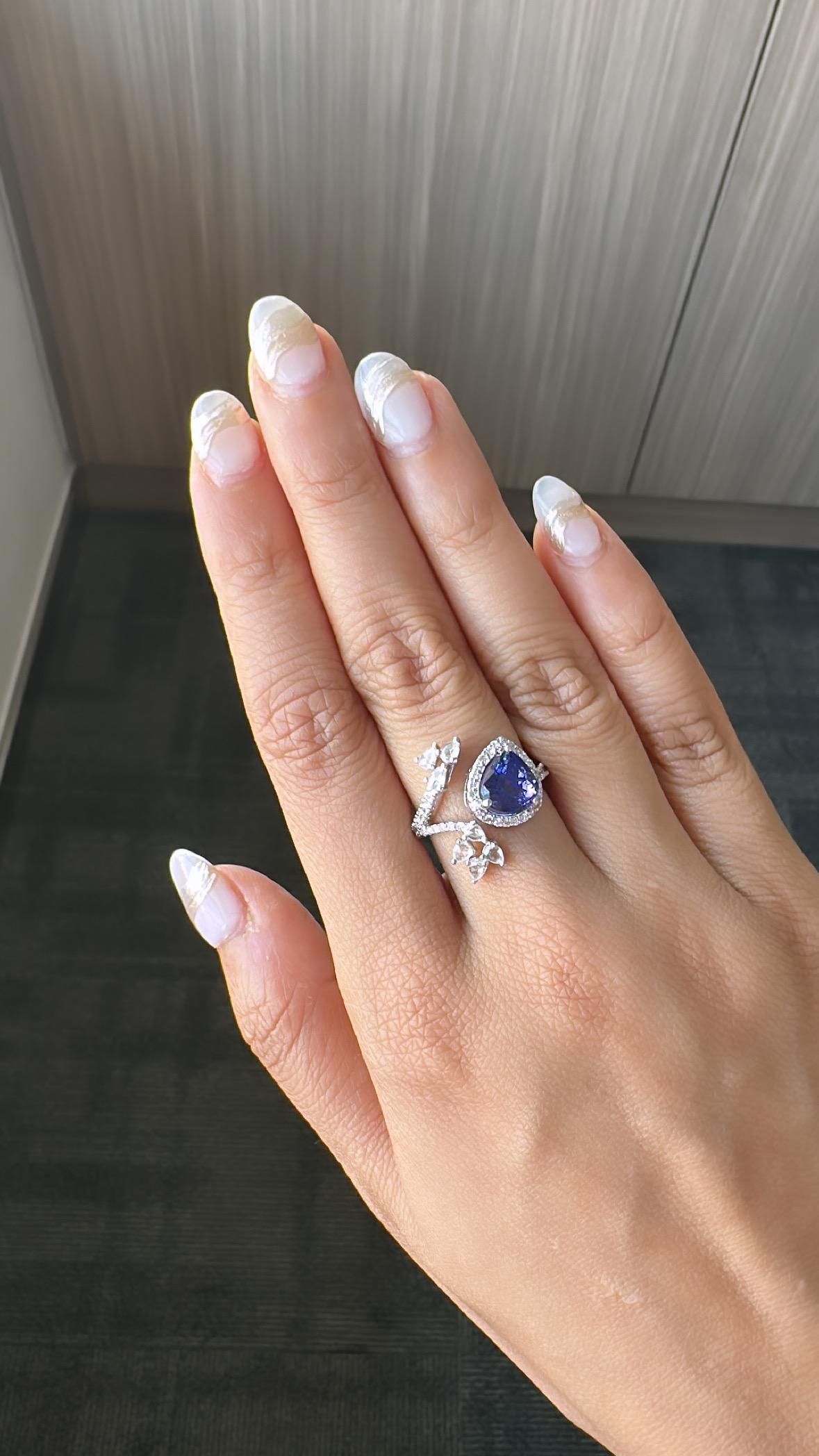 Set in 18k Gold, 2.68 Carats Tanzanite & Rose Cut Diamonds Cocktail Ring For Sale 1