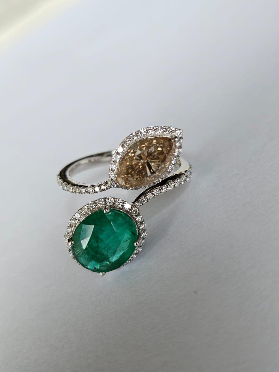 Set in 18K Gold, 2.72 carats, natural Zambian Emerald & Diamond Engagement Ring In New Condition For Sale In Hong Kong, HK