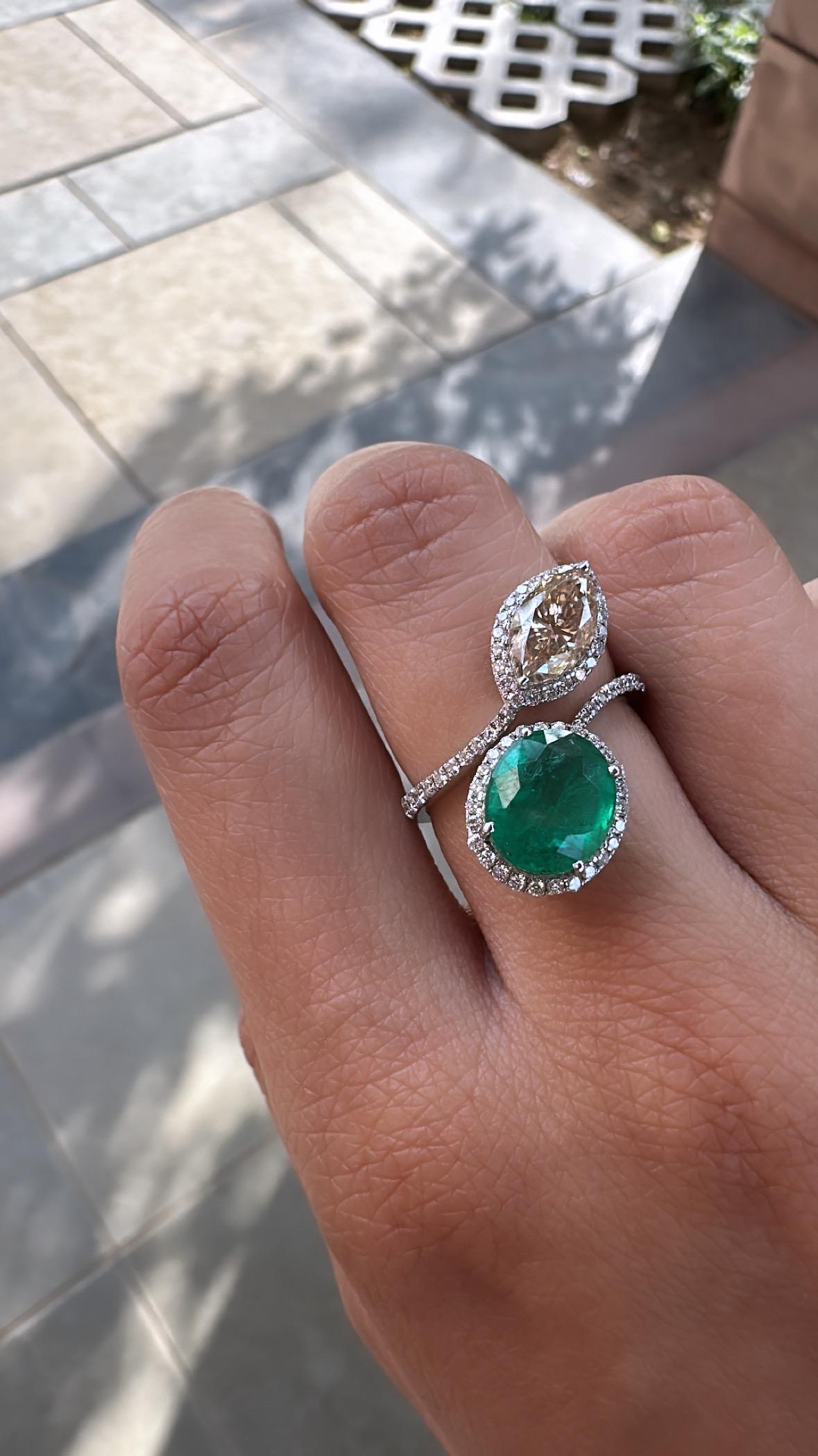 Women's or Men's Set in 18K Gold, 2.72 carats, natural Zambian Emerald & Diamond Engagement Ring For Sale