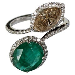 Set in 18K Gold, 2.72 carats, natural Zambian Emerald & Diamond Engagement Ring