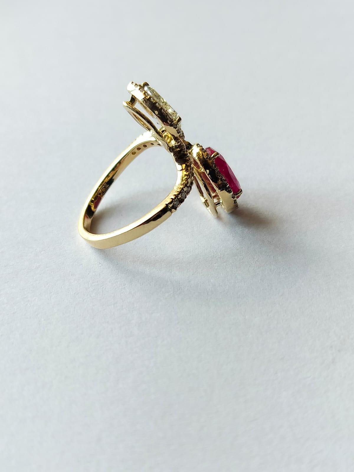 Set in 18K Gold, 2.76 carats, natural Mozambique Ruby & Diamonds Engagement Ring In New Condition For Sale In Hong Kong, HK