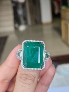 Set in 18K Gold, 27.67 carat, Zambian Emerald & Rose Cut Diamond Engagement Ring