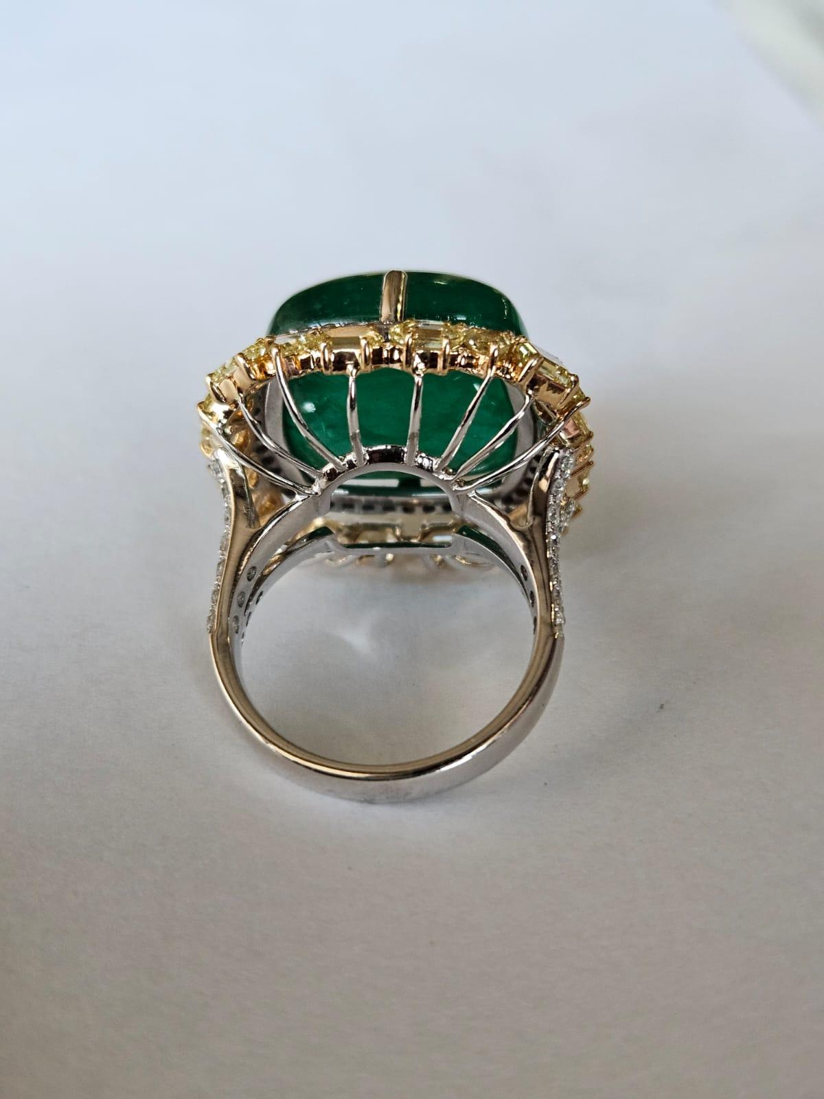Art Deco Set in 18K Gold, 27.74 carats, Zambian Emerald cabochon & Yellow Diamonds Ring