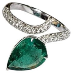 Set in 18K Gold, 2.78 carat, natural Zambian Emerald & Diamond Engagement Ring