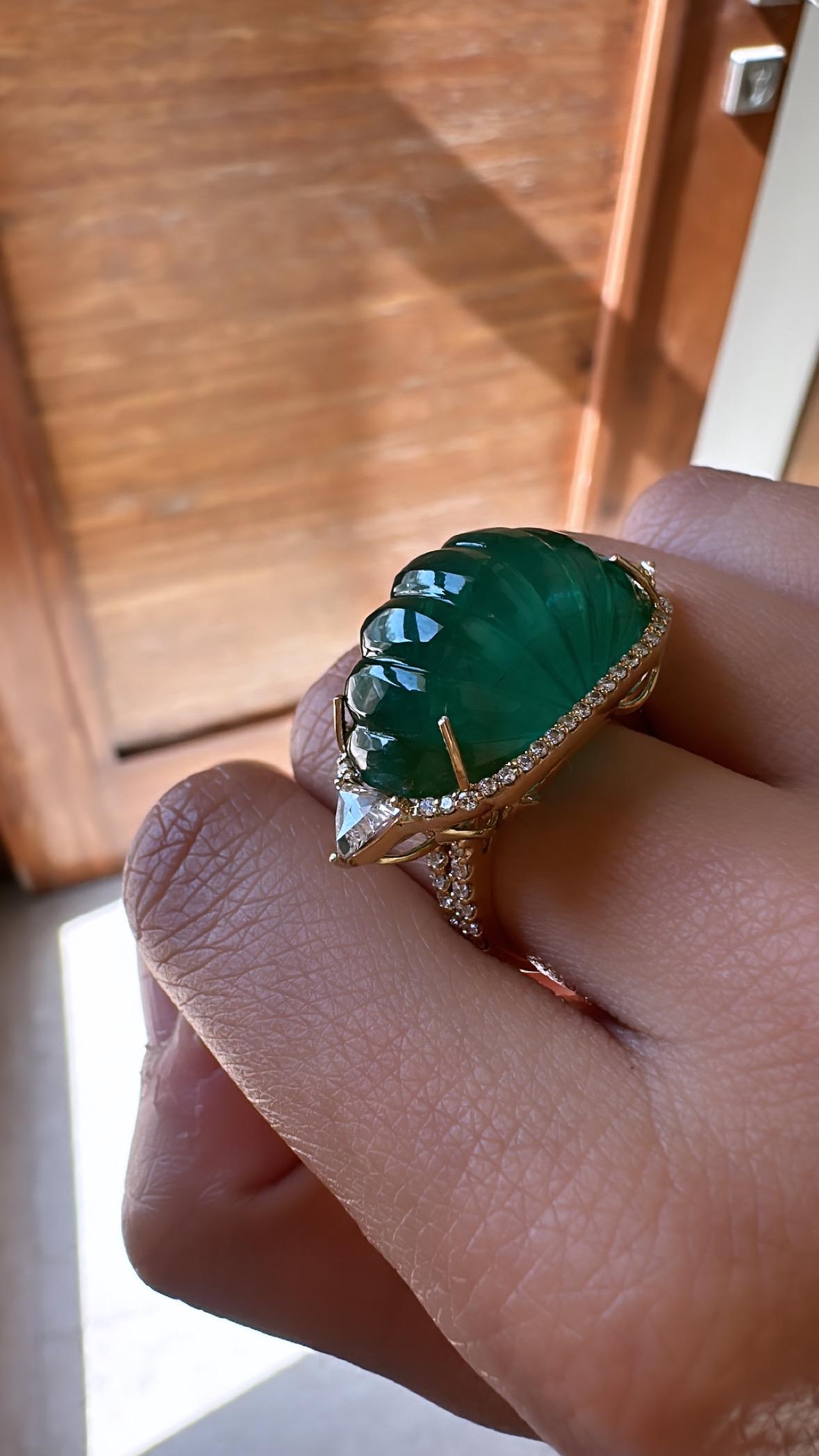 Set in 18K Gold, 28.47 carats natural, Zambian Emerald & Diamonds Cocktail Ring For Sale 3