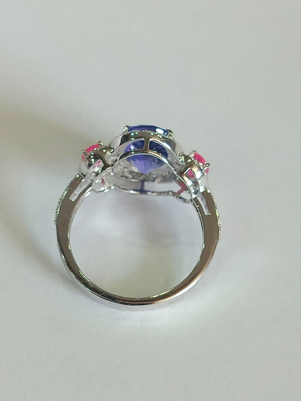 Modern Set in 18K Gold, 2.90 carats Tanzanite, Pink Sapphire & Diamond Engagement Ring  For Sale