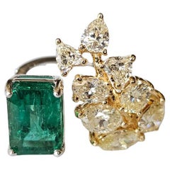 Set in 18K Gold, 3.03 carats Zambian Emerald & Yellow Diamonds Engagement Ring