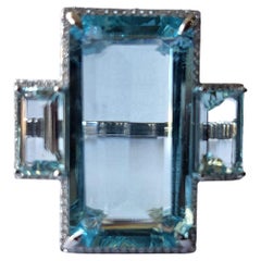 Set in 18k Gold, 30.60 Carats, Emerald Cut Aquamarine 
Diamonds Engagement Ring