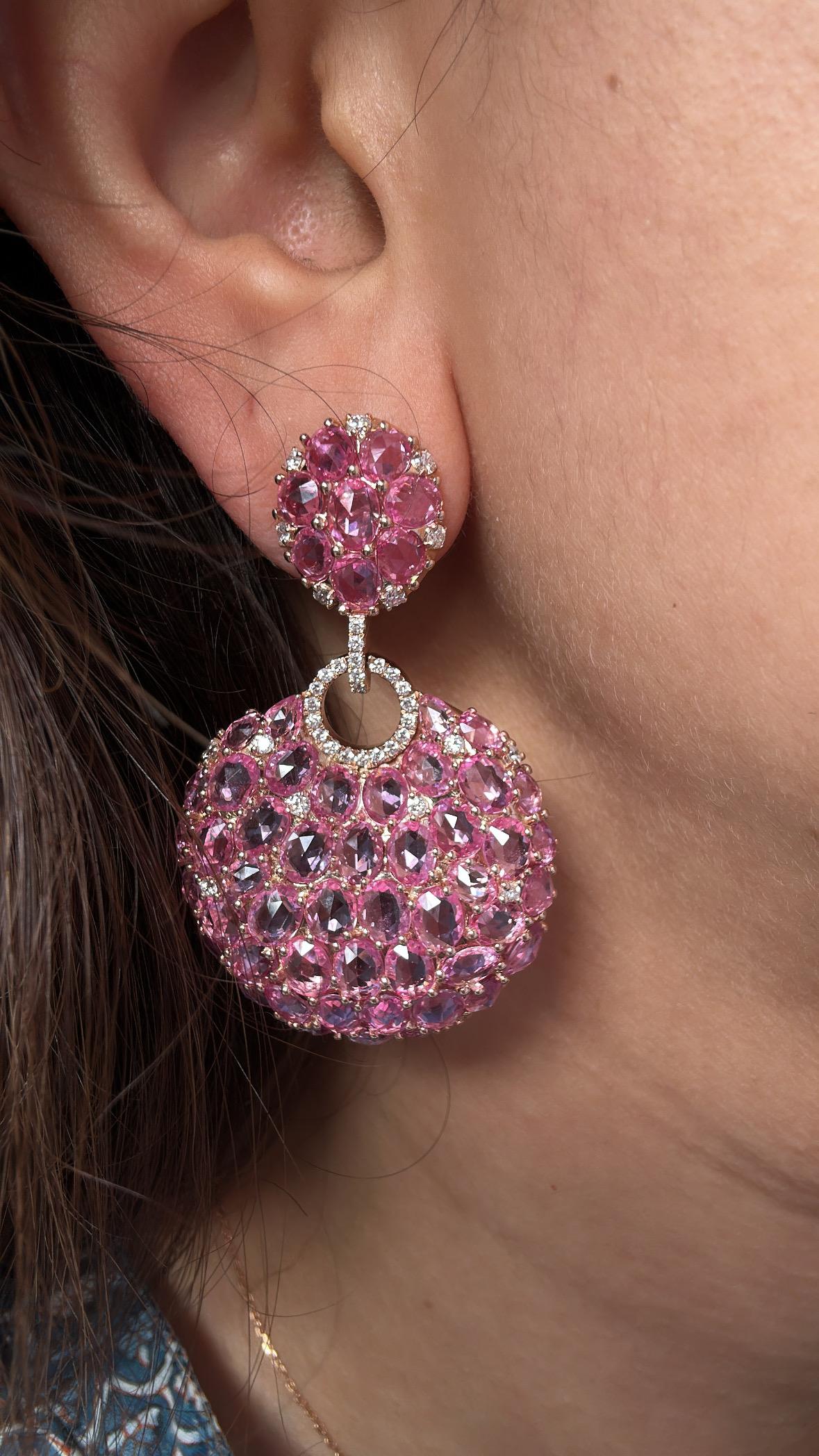 Pendientes Colgantes de Zafiros Rosas de Ceilán y Diamantes, engastados en oro de 18 quilates, 31,69 quilates en venta 1