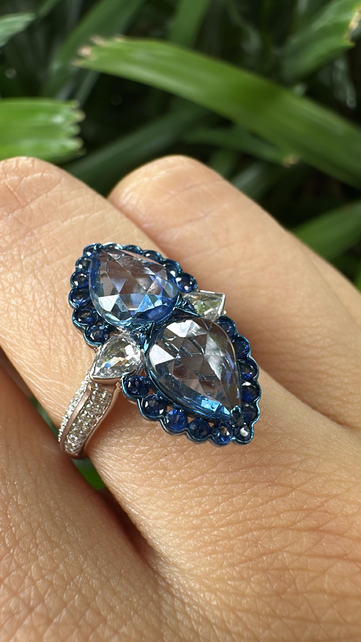 Anello di fidanzamento con zaffiri blu di Ceylon e diamanti in oro 18 carati, 3,19 carati in vendita 4