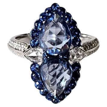 Anello di fidanzamento con zaffiri blu di Ceylon e diamanti in oro 18 carati, 3,19 carati in vendita