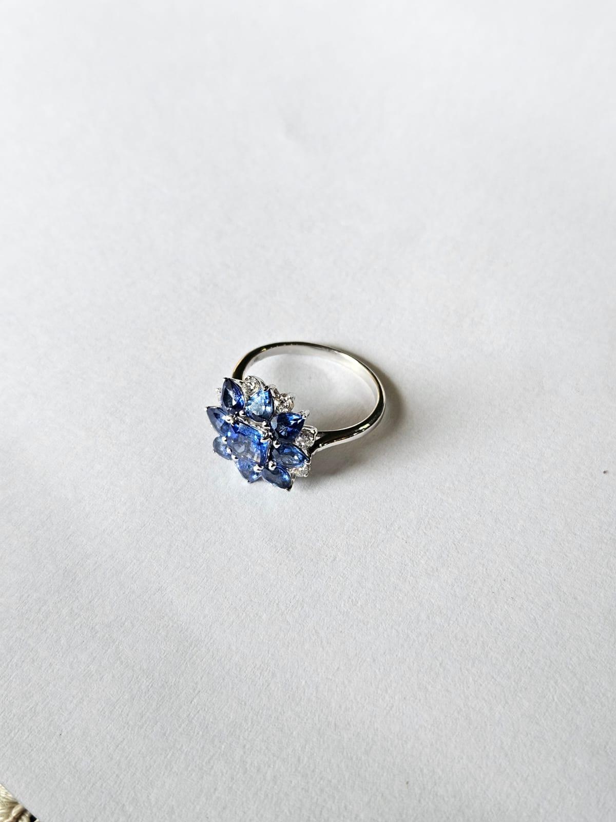 Verlobungsring aus 18 Karat Gold, 3,20 Karat, blaue Ceylon-Saphire und Diamanten (Rundschliff) im Angebot