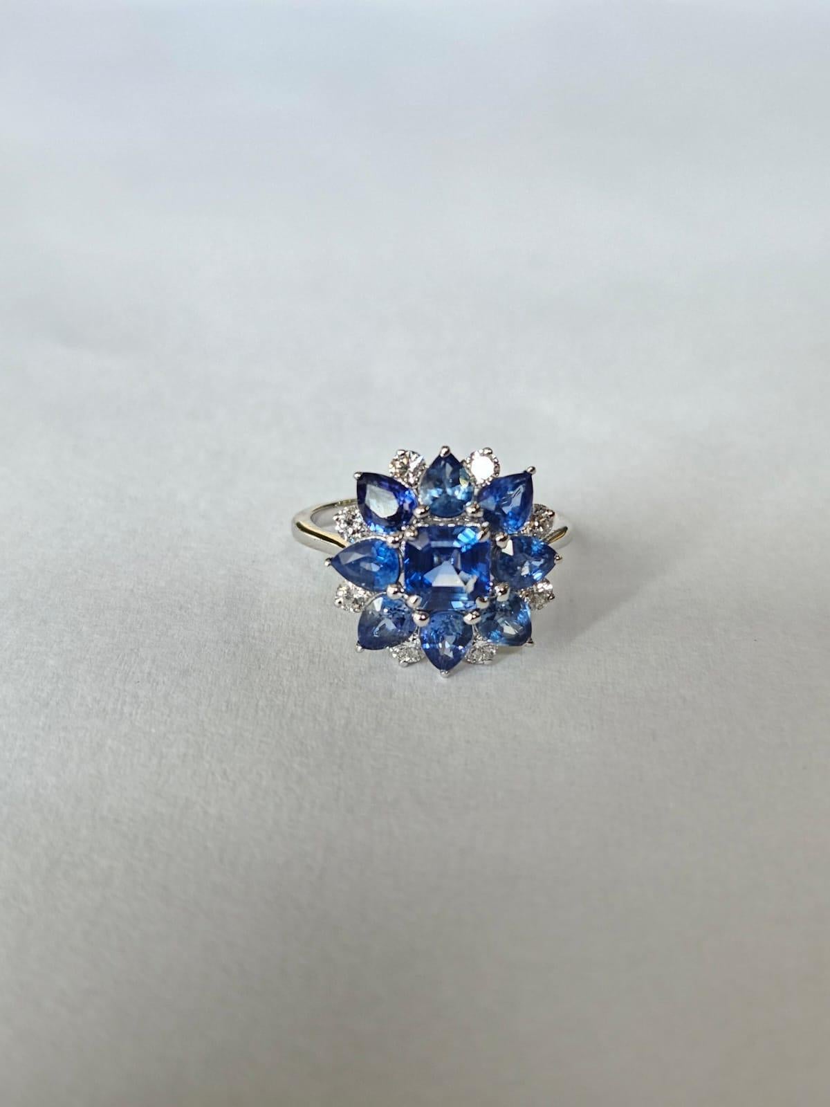Verlobungsring aus 18 Karat Gold, 3,20 Karat, blaue Ceylon-Saphire und Diamanten für Damen oder Herren im Angebot