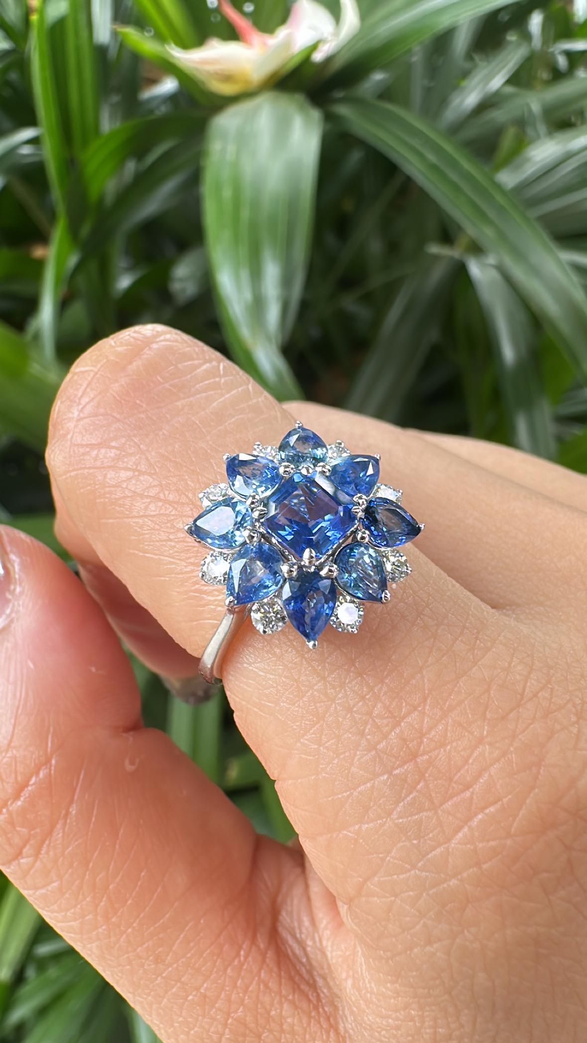 Verlobungsring aus 18 Karat Gold, 3,20 Karat, blaue Ceylon-Saphire und Diamanten im Angebot 1