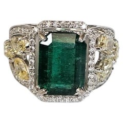 Set in 18K Gold, 3.20 carats, natural Zambian Emerald & Diamonds Engagement Ring