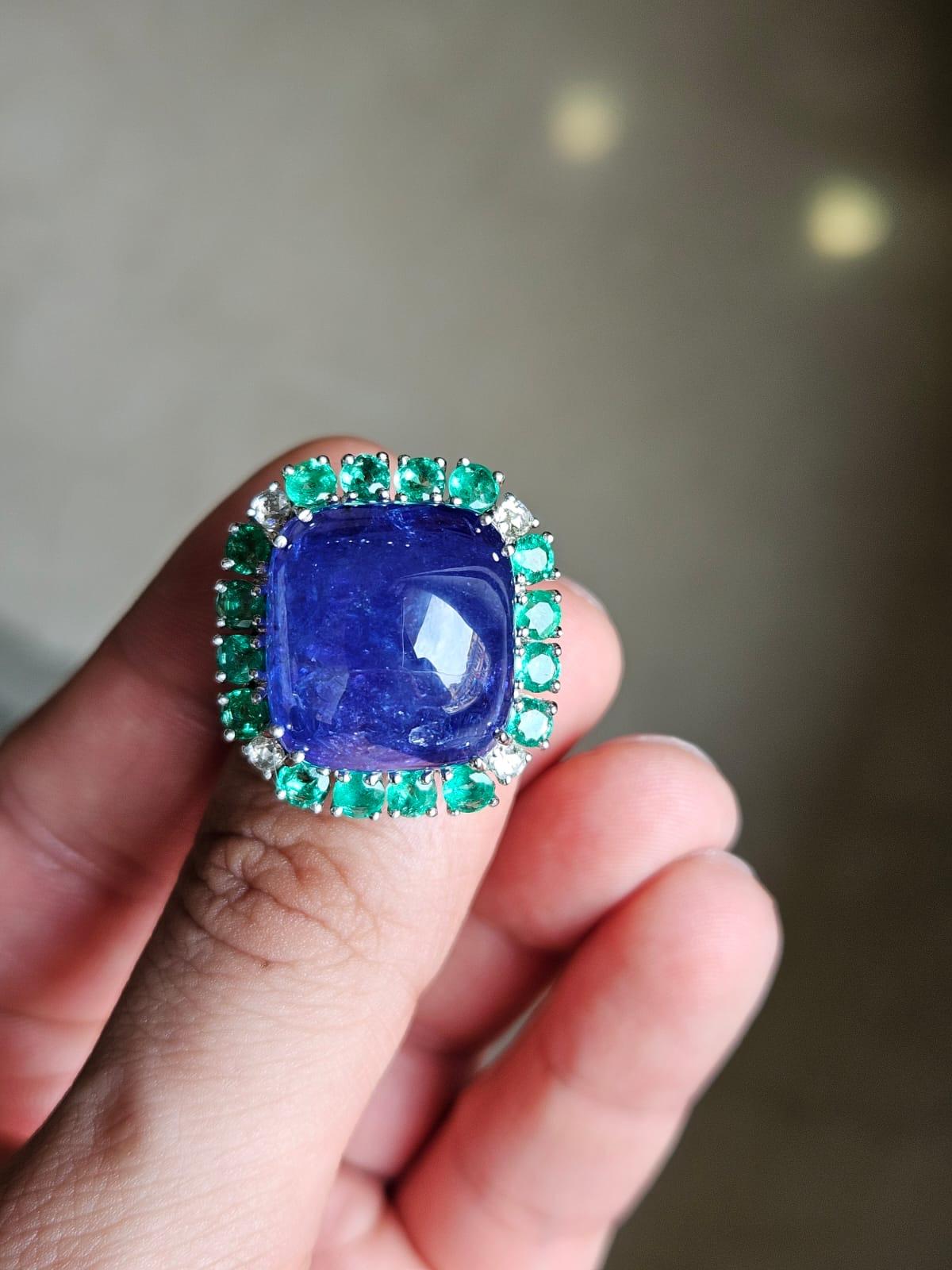 Anello da cocktail con smeraldo e diamante, in oro 18 carati, Tanzanite cabochon da 32,53 carati in vendita 6