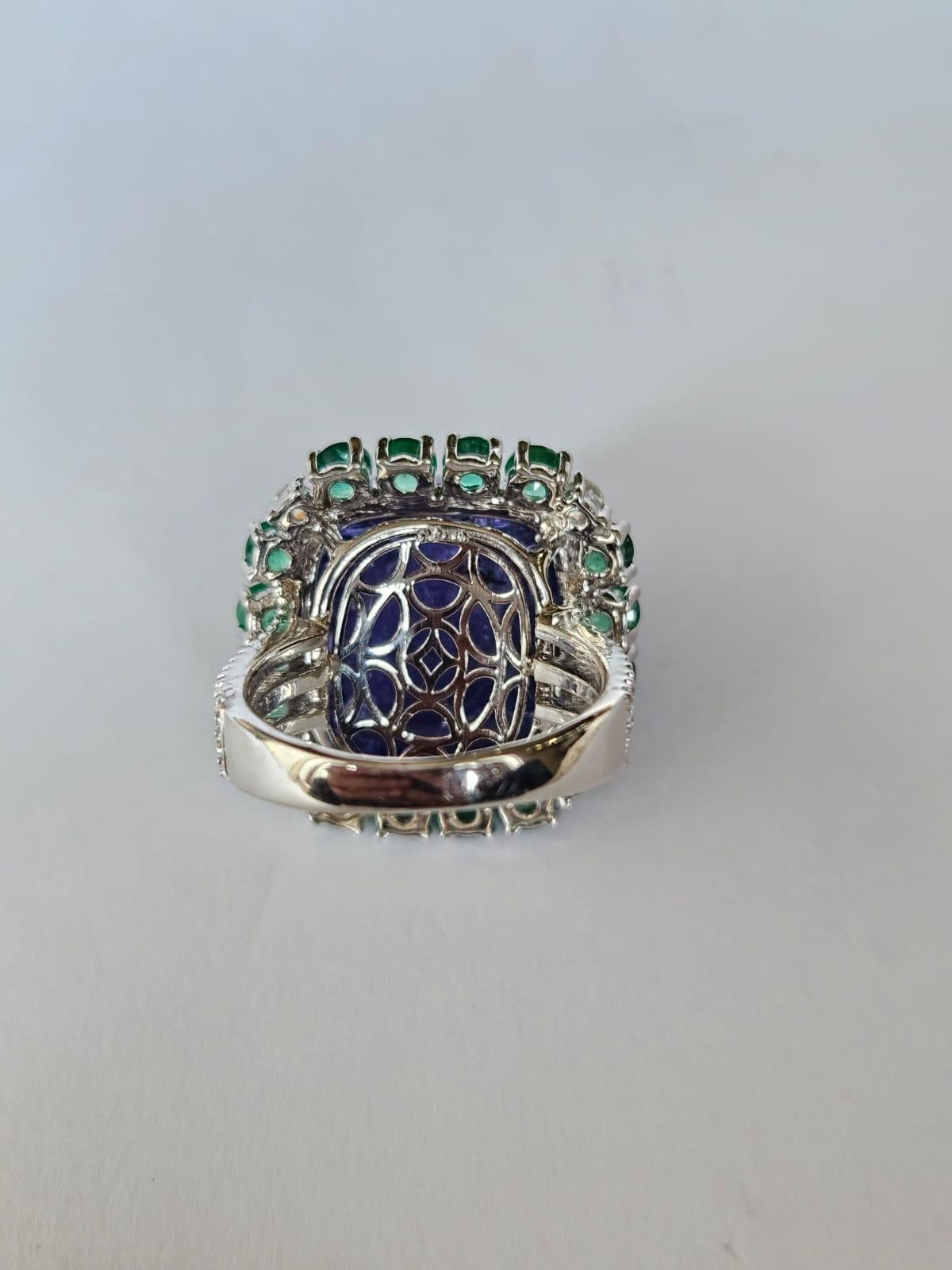 Anello da cocktail con smeraldo e diamante, in oro 18 carati, Tanzanite cabochon da 32,53 carati in vendita 7