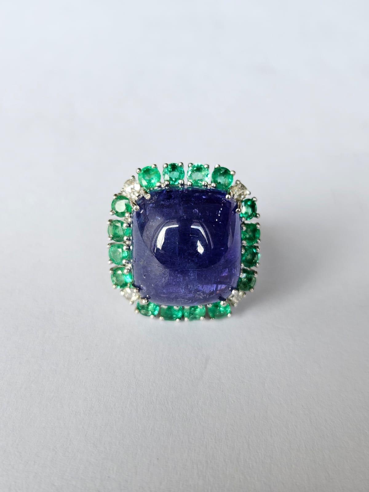 Anello da cocktail con smeraldo e diamante, in oro 18 carati, Tanzanite cabochon da 32,53 carati in vendita 9