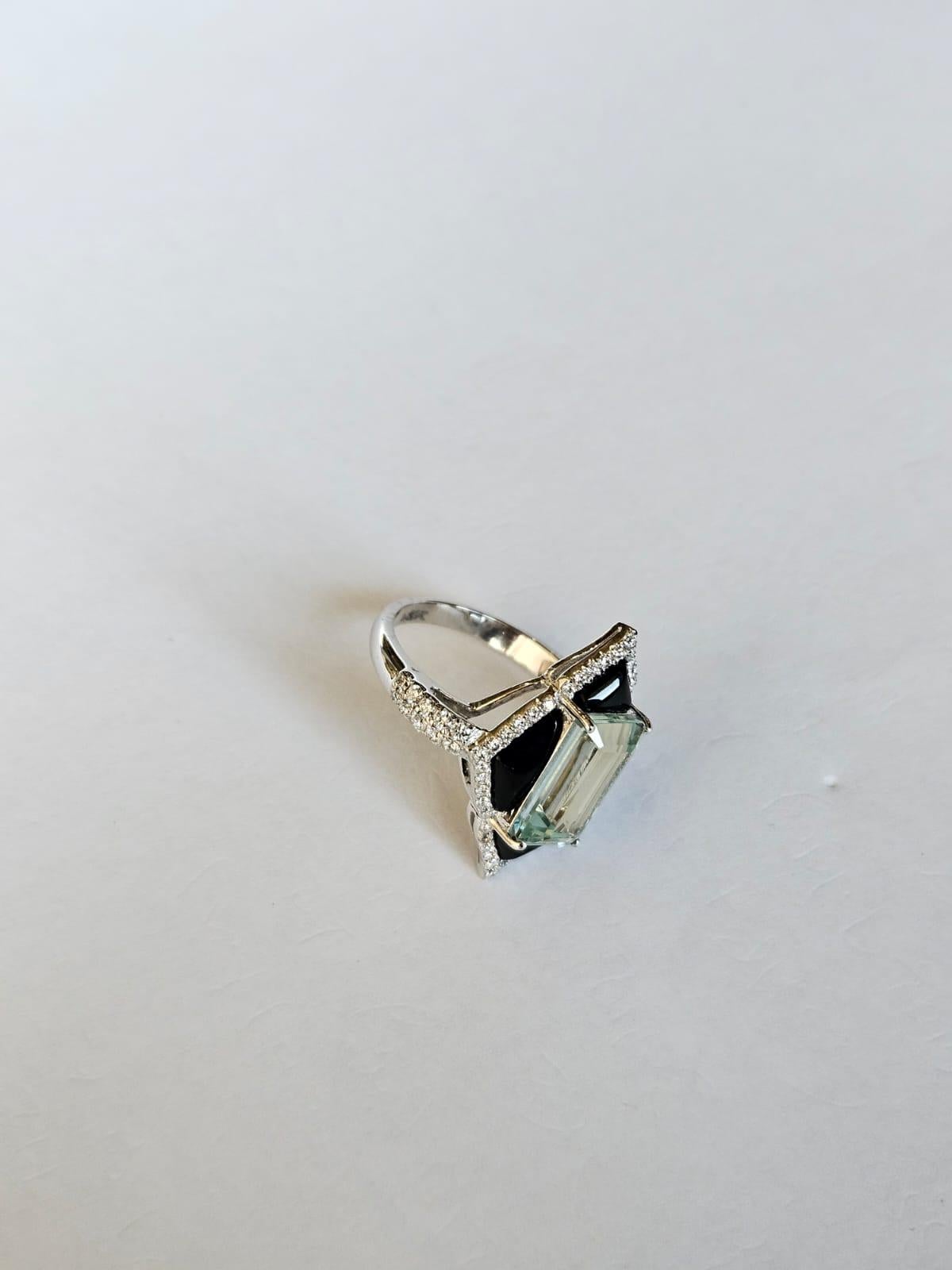 Emerald Cut Set in 18K Gold, 3.45 carats Aquamarine, Black Onyx & Diamonds Engagement Ring For Sale